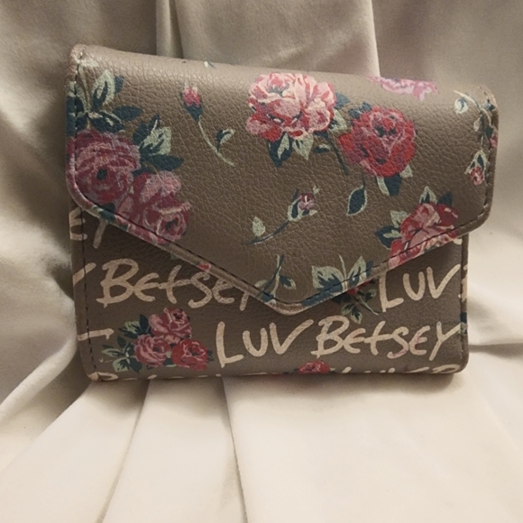 Betsey Johnson Wallet NWT Tri-Fold Snap Closure Billfold Floral LUV BETSY. New - Picture 1 of 2